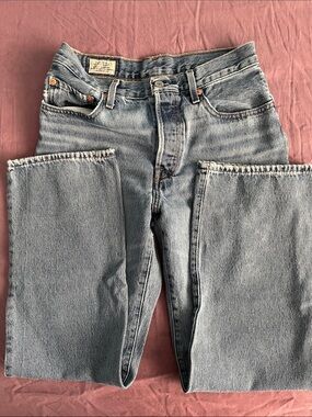 Levi’s Woman Light Wash Straight Leg Jeans